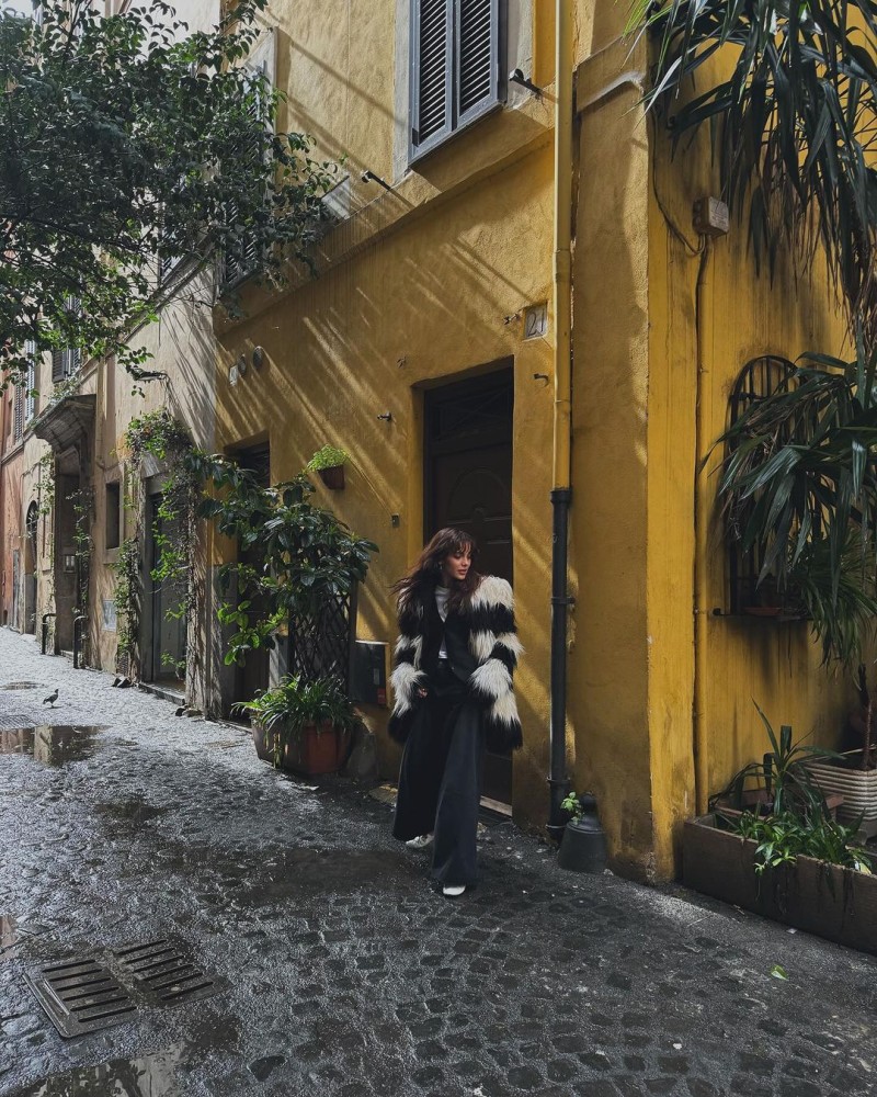 hafsanur sancaktutan in roma paylasimi begeni topladi seyahat etmek sana harika geliyor